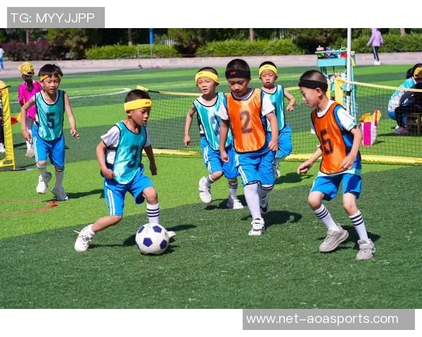 探索11人制足球的魅力与战术演变带你领略绿茵场上的精彩瞬间与团队协作之美